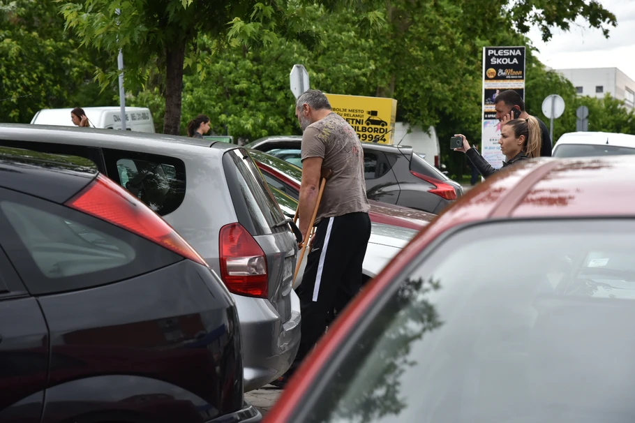 Voditelj doživeo udes na auto-putu SA EKIPOM sa kojom snima emisije, kombi se sudario sa putničkim automobilom - Evo da li je bilo posledica