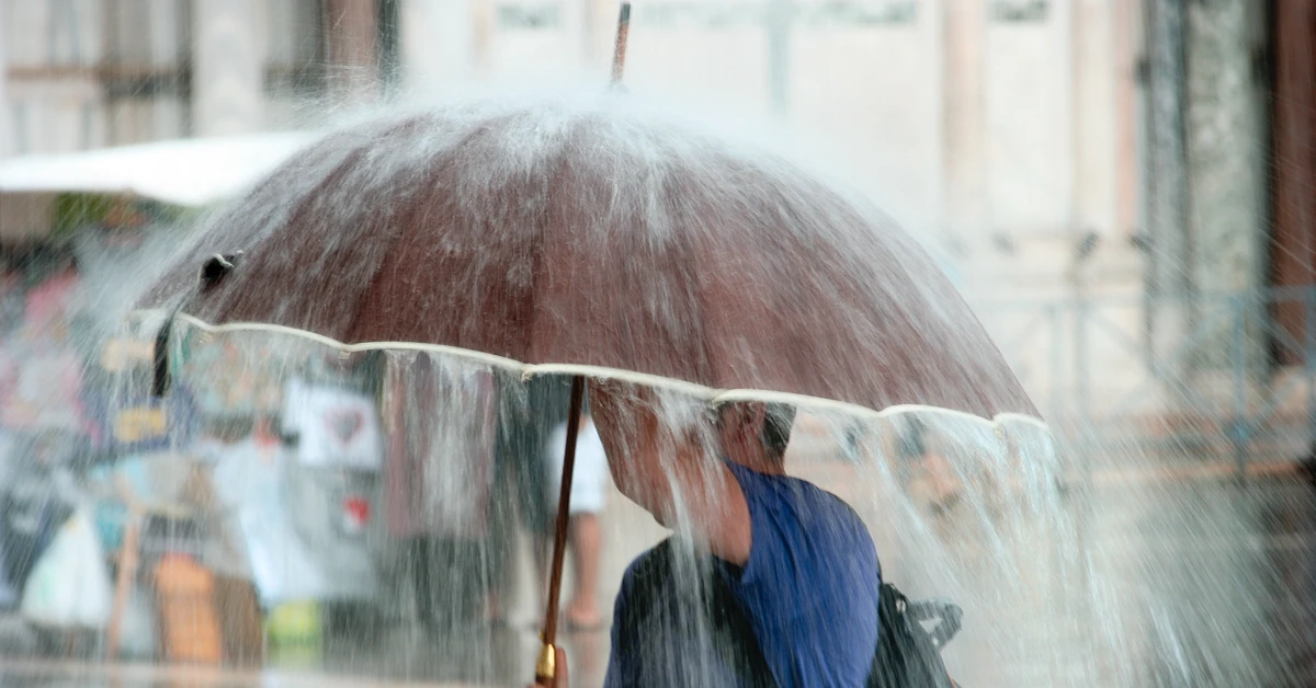 Nie wszędzie będzie słonecznie. Tutaj przydadzą się parasole. Prognoza pogody na sobotę, 19 lipca