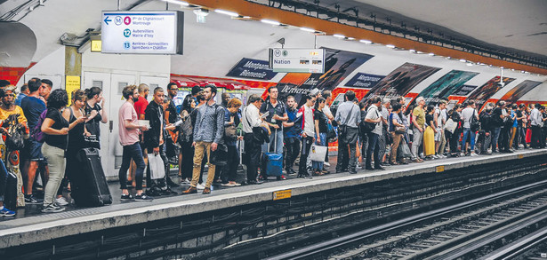 Paryskie metro – przepełnione i bez igrzysk