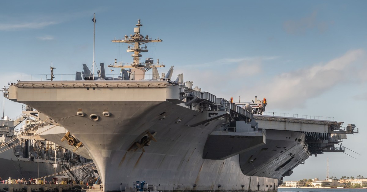 Iran twierdzi, iż trafił USS Abraham Lincoln. Cztery pociski trafiły w amerykański lotniskowiec