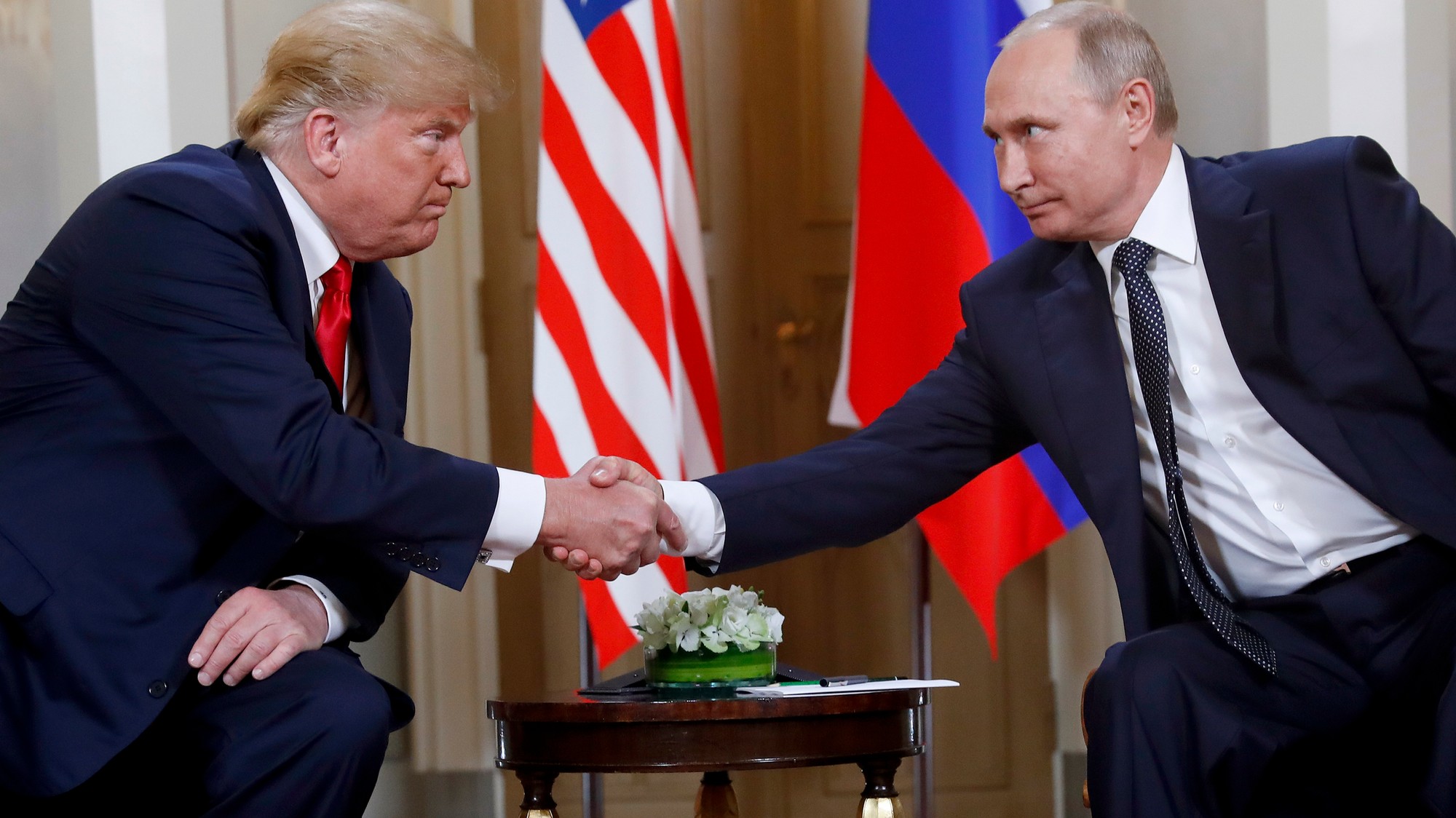 Donald Trump a Vladimir Putin na archívnej fotografii