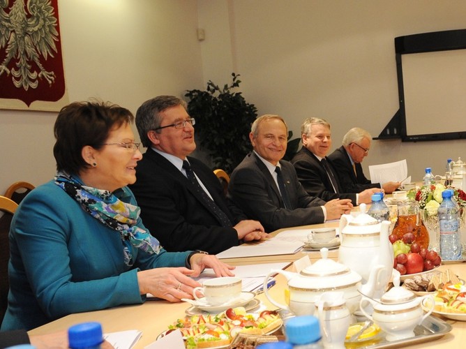 Ewa Kopacz wraz z innymi członkami Rady Bezpieczeństwa Narodowego