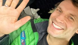 Tomasz Wolny z rodziną opuszczają Polskę. "Mama i Tata dotrzymują słowa"