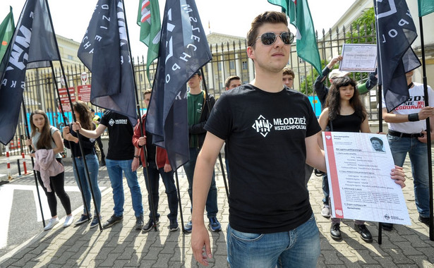 Młodzież Wszechpolska nie odpowie za "akty zgonu politycznego". Decyzja prokuratury