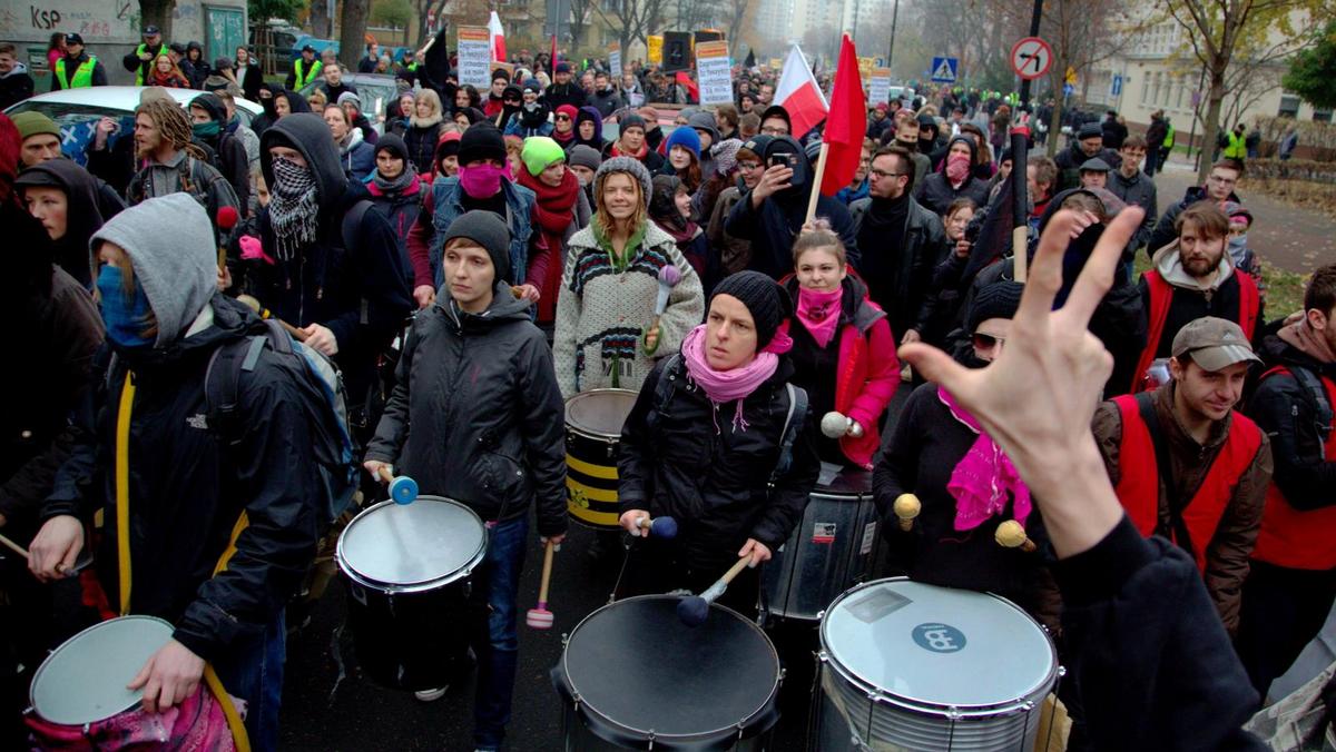 uczestnicy demonstracji Solidarność zamiast nacjonalizm Warszawa faszyzm ksenofobia