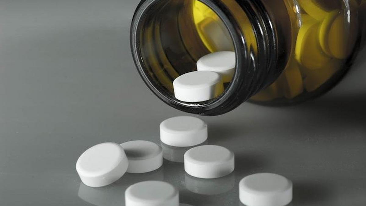tabletki leki tabletka biała pigułka z pojemnika