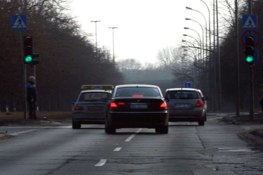 SKANDAL! Minister jeździ pod prąd. FOTO