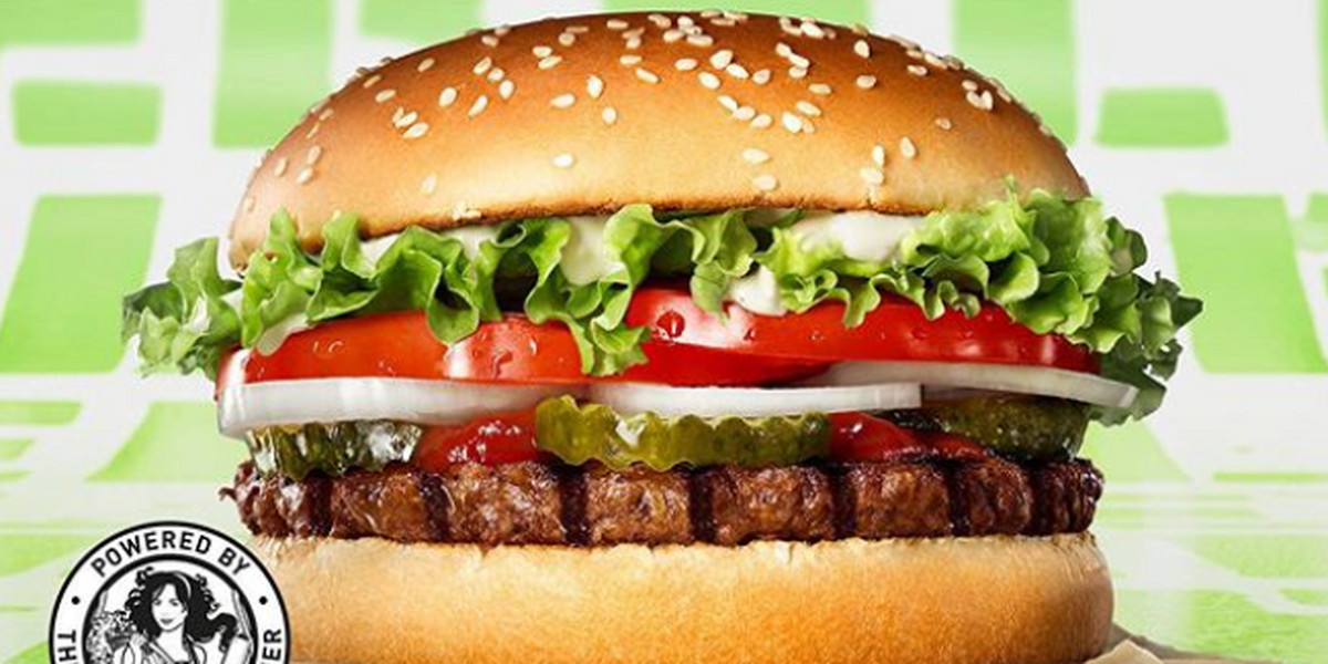 Recepturę roślinnego patty Burger King opracował z marką The Vegetarian Butcher, która od lat pracuje nad roślinnymi zamiennikami mięsa.