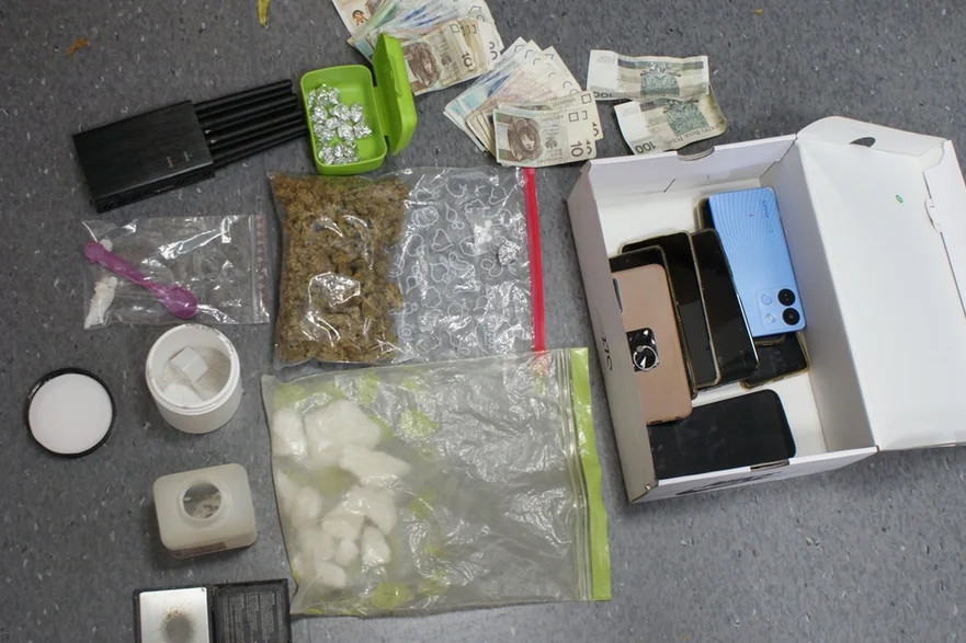 [Obrazek: Z4jk9kpTURBXy9jMGYzMDBhYzI4NzNkYzlhNzMyN...BaExAaEzww]