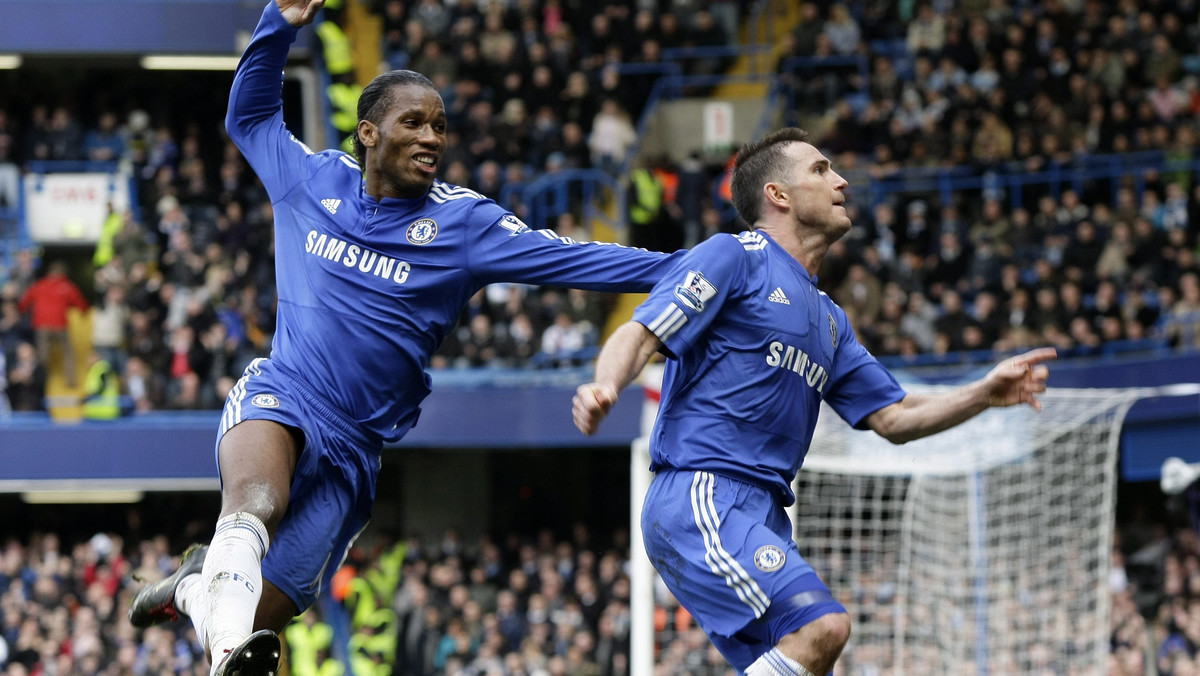 Angielskie media donoszą, że światowy dom mody Dolce i Gabbana podpisał trzyletni kontrakt z Chelsea w ramach którego będzie szyć oficjalne garnitury dla piłkarzy The Blues.