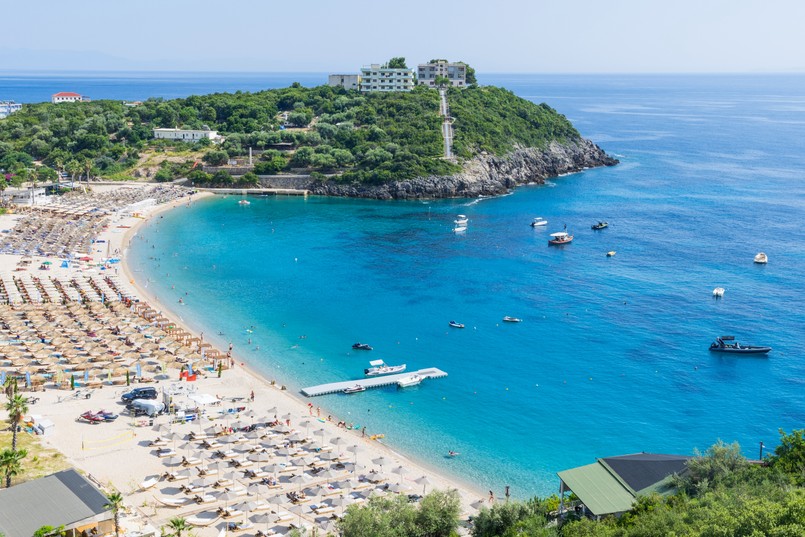 Albania Quiz wakacje turystyczny Himara,Albania,-,July,5.,2023:,View,Of,Livadhi,Beach