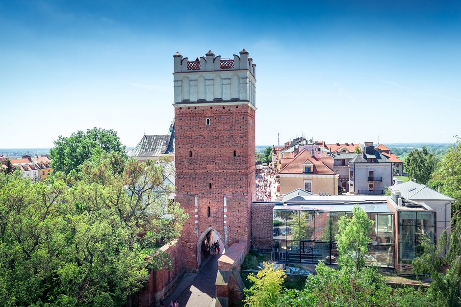 Sandomierz na wakacje. Wyjątkowa metamorfoza kamienicy stykającej się ze średniowieczną bramą