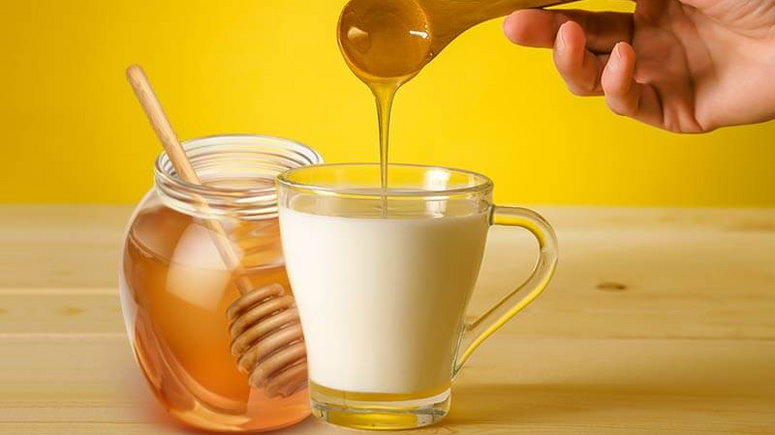How to use honey and raw milk for glowing skin