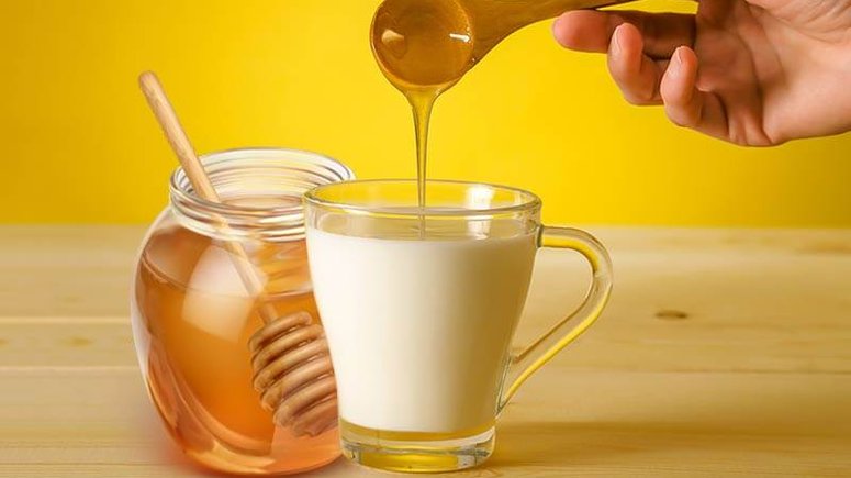 How to use honey and raw milk for glowing skin