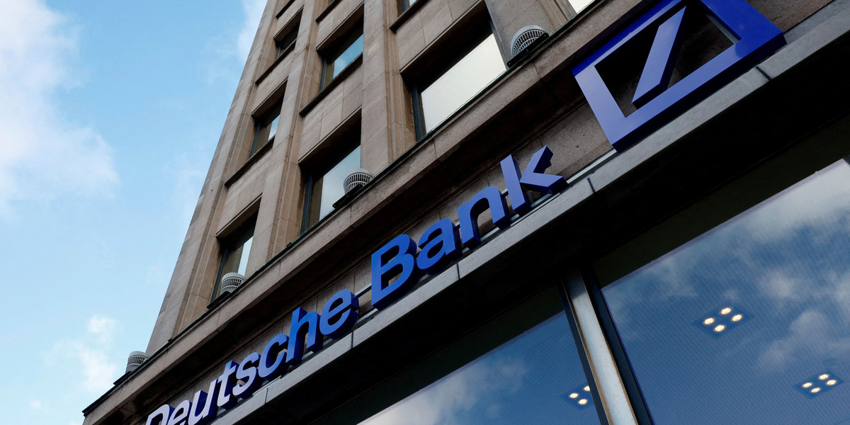 Niedopuszczalne  zmiany postanowień w  umowach – za to Deutsche Bank Polska S.A. został ukarany decyzją prezesa UOKiK kwotą ponad 5,7 mln zł. 