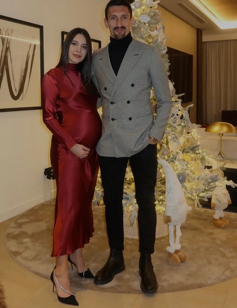 Stefan Savić sa verenicom Nikolijom dobili ćerku Manju