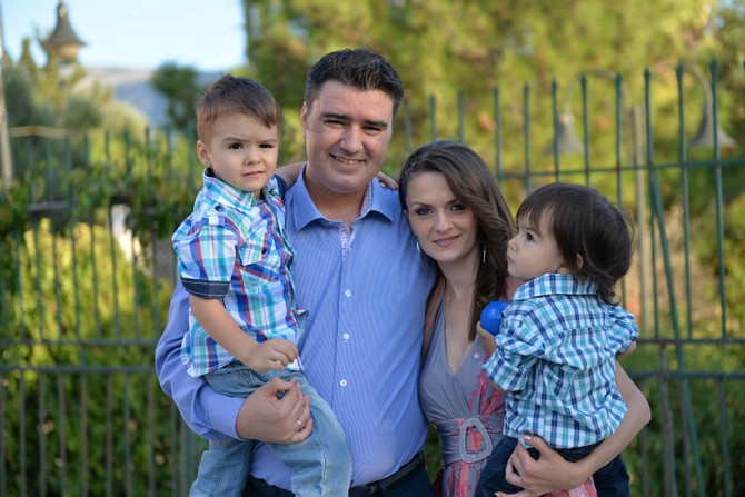 Sanja Ivić sa suprugom i sinovima