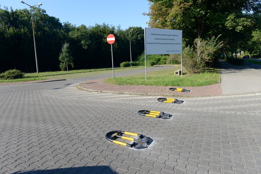 Zamknięty darmowy parking przy Mickiewicza we Wrocławiu