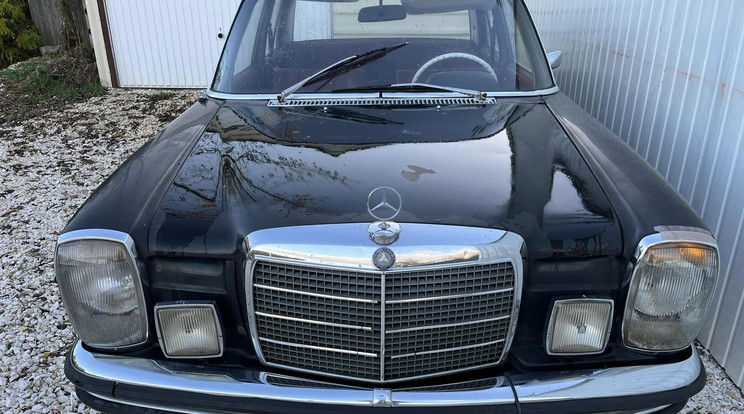 1,5 millió forintért vette meg a történelem egy darabját a vállalkozó / Fotó: Oldtimer Automobil Kft.