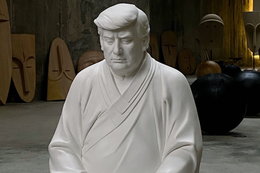 Chińczycy sprzedają figurki Trumpa jako Buddy. Reklamują je hasłem: "make your company great again"