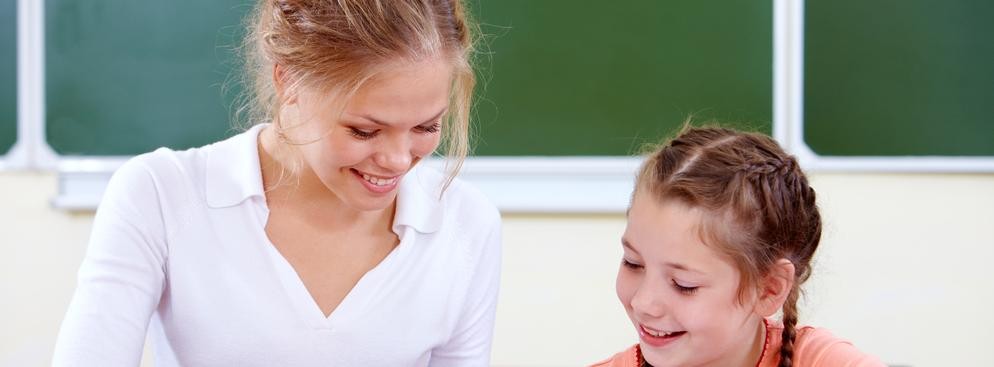 <b>Dodatki do zasiłku rodzinnego z okazji rozpoczęcia roku szkolnego </b>
<br>
<br>
Ponadto rodzina, która ma prawo do zasiłku rodzinnego (przyznawanego w celu częściowego pokrycia wydatków na utrzymanie dziecka), może także starać się o pomoc dla ucznia.<a  href=