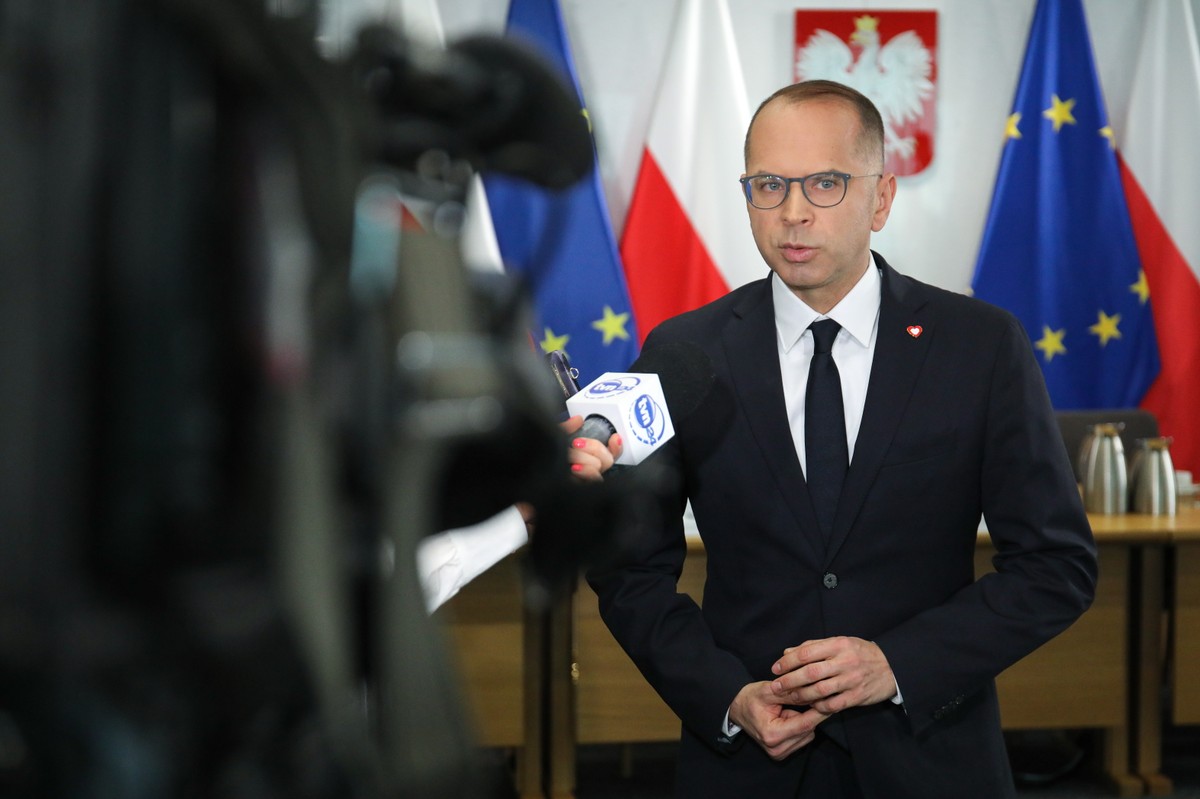 Szef komisji ds. afery wizowej Michał Szczerba