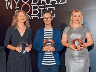 Od lewej: Karolina Kwaśnik, Filip Załuska, Ewa Małecki – laureaci konkursu „Wyobraź Sobie”.