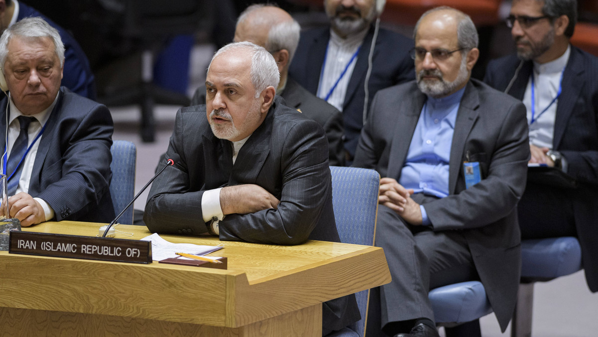 USA odmówiły w piątek ministrowi spraw zagranicznych Iranu Mohammadowi Dżawadowi Zarifowi zgody na wizytę w jednym z nowojorskich szpitali, gdzie przebywa chory na raka irański ambasador przy ONZ. Zarif jest objęty amerykańskimi sankcjami z związku z programem nuklearnym Iranu.