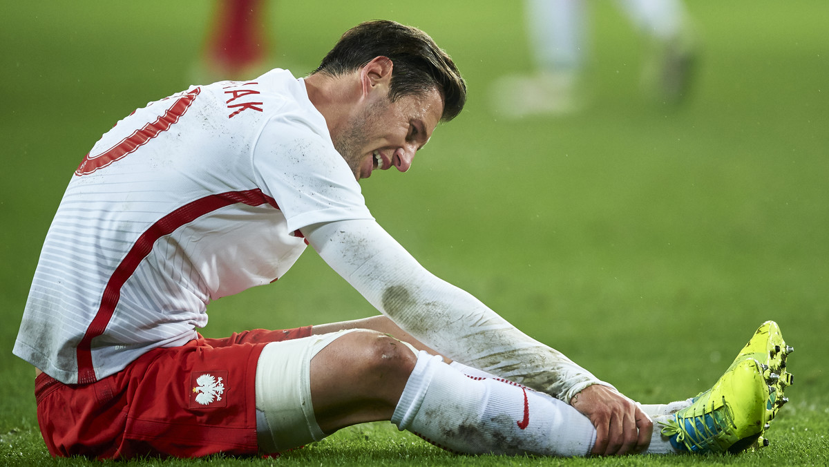 Niepomyślne wieści dopływają z Hiszpanii. Grzegorz Krychowiak będzie musiał pauzować przez dwa tygodnie z powodu kontuzji. Pierwszy mecz reprezentacji Polski na Euro 2016 już 12 czerwca. W Nicei Biało-Czerwoni zmierzą się z Irlandią Północną.