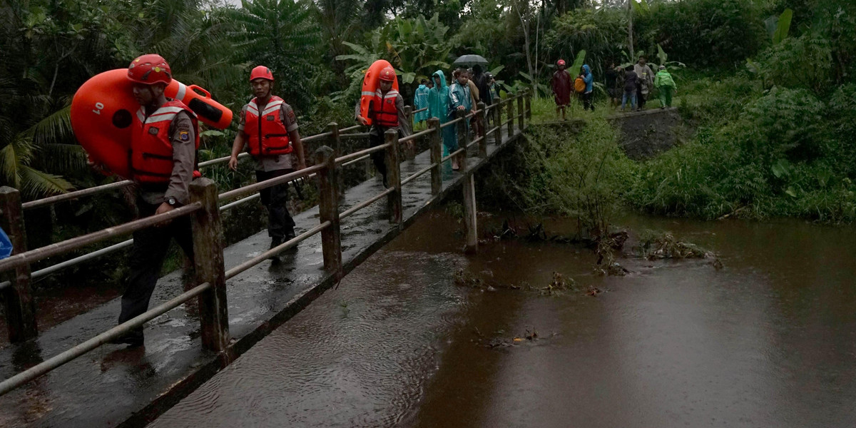 Fala powodziowa na Jawie w Indonezji