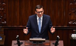 Awantura w Sejmie. Morawiecki do PO: Może pożyczcie nam koszulki z napisem 'Konstytucja'