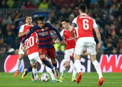 Liga Mistrzów: Gole Neymara, Messiego i Suareza pogrążyły Arsenal. Barcelona w ćwierćfinale. WIDEO