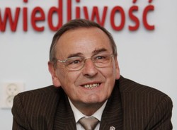 Romaszewski weźmie odszkodowanie. "To budzi niesmak"