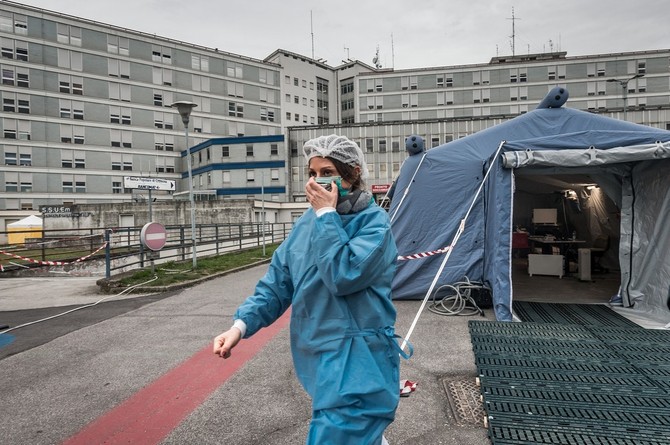 Da li je jedan od mogu'ih simptoma i gubitak ukusa i mirisa?