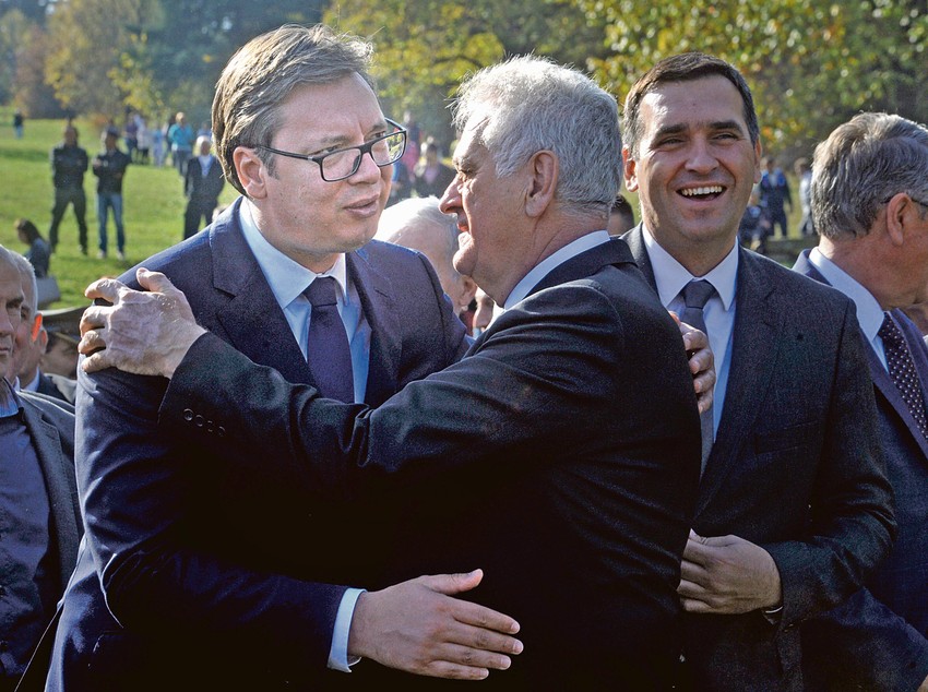 11 sati: U Šumaricama je održan javni čas za nastradale streljane đake na kom je prisustvovao Nikolić