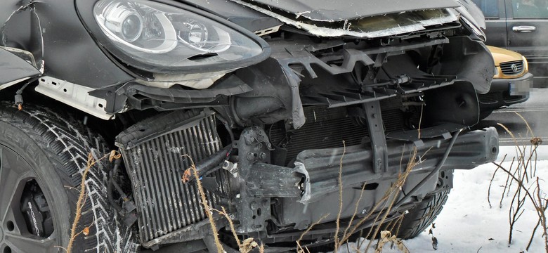 Marina Łuczenko miała wypadek w Warszawie. Porsche Szczęsnego rozbite. ZDJĘCIA