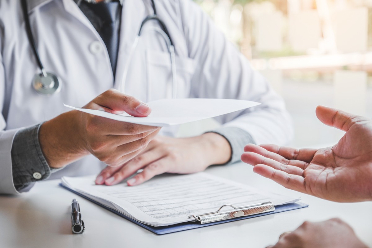 Doctor,Or,Physician,Writing,Diagnosis,And,Giving,A,Medical,Prescription