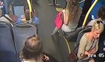 Bezczelna kradzież w autobusie. Rozpoznajesz sprawców?