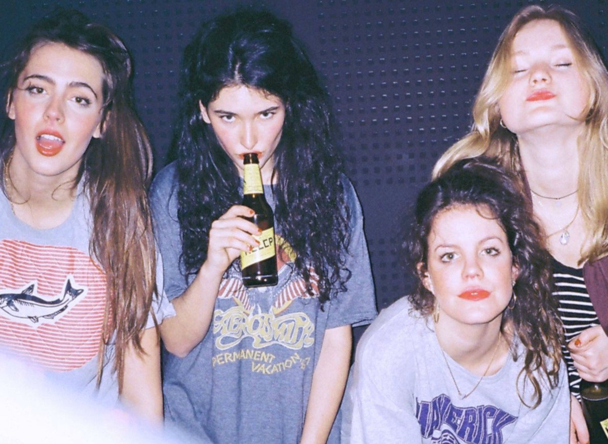 Kobiety zmącone rockiem. Hinds "Leave Me Alone"