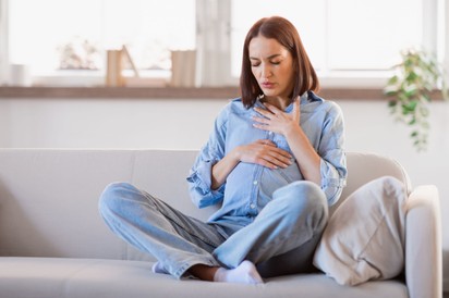 Nehézlégzés, hajhullás, fáradékonyság terhesen – szedjek rá vasat? Az orvos válaszol