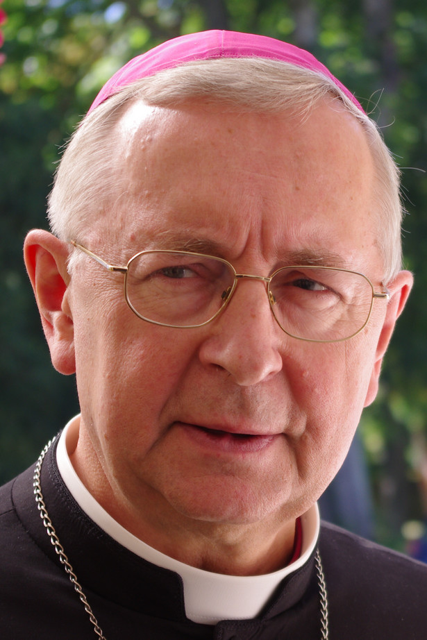 Arcybiskup Gądecki potępia gender. Mówi, że sprzątać powinny dziewczynki