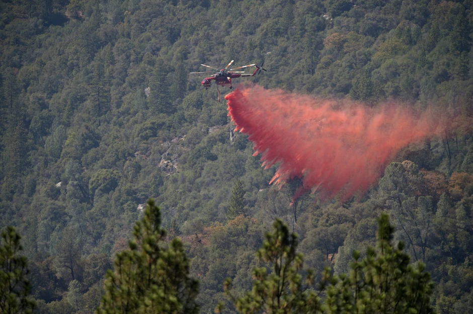 I helikopteri pomažu u neutralizovanju požara