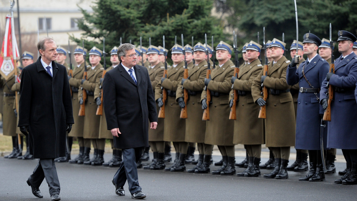 W Centrum Konferencyjnym Wojska Polskiego w Warszawie rozpoczęła się w piątek przed południem doroczna odprawa kierowniczej kadry MON i Sił Zbrojnych. Uczestniczy w niej prezydent Bronisław Komorowski.