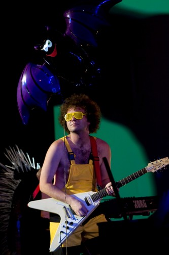 Ten znany smakosz leśnego nektaru nadawał muzyce zpod liścia poziomki rasowe, łąkowe brzmienie