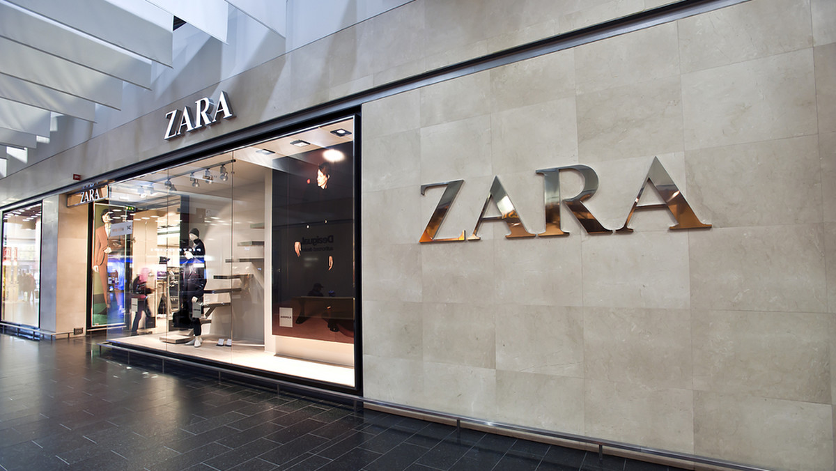 Zara to najpopularniejsza sieciówka na świecie. W przystępnych cenach fashionistki w każdym zakątku naszego globu mogą zakupić w niej najmodniejsze ciuchy. Wybór jest ogromny, kolekcje zmieniają się jak w kalejdoskopie - prawdziwy raj, jeśli lubisz ciuchy i zakupy.