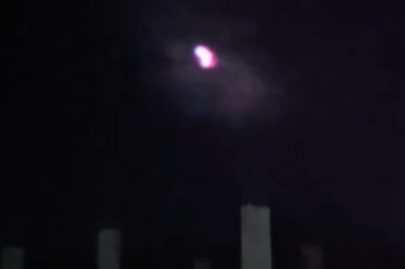 (VIDEO) UNIŠTILI PROJEKTILE IZVAN ZEMLJINE ATMOSFERE Pogledajte LJUTU borbu Izraela i Irana visoko na nebu: Nesvakidašnja svetlost preplavila nebo!