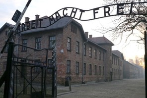 Brama byłego obozu Auschwitz II-Birkenau w Oświęcimiu