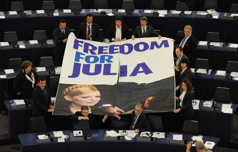 Transparent z hasłem 'Wolność dla Julii' w Parlamencie Europejskim