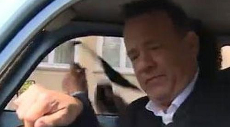 Nem hiszed el, milyen kocsit kapott Tom Hanks! - videó