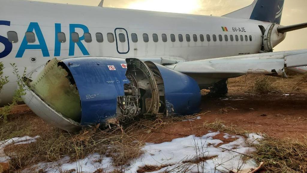 Lietadlo typu Boeing v Senegale zišlo počas štartu zo vzletovej dráhy.